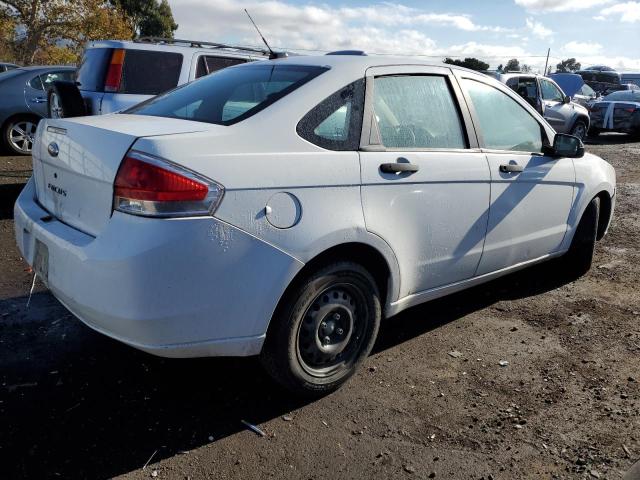 1FAHP34N78W199018 - 2008 FORD FOCUS S/SE WHITE photo 3