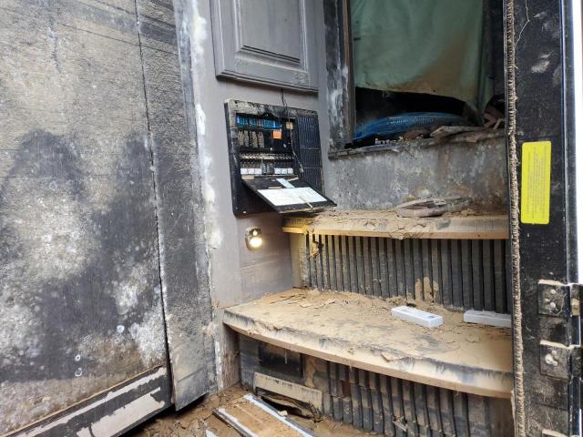 4YDFM0U24P4701277 - 2023 KEYSTONE MONTANA TWO TONE photo 5