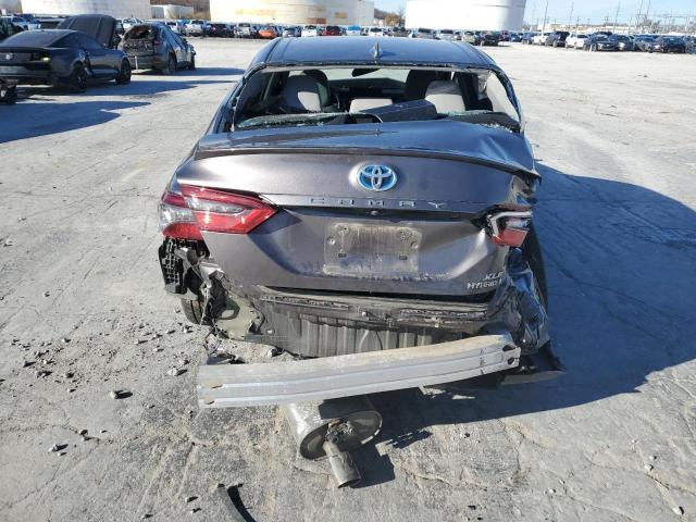 4T1F31AK4NU580498 - 2022 TOYOTA CAMRY XLE GRAY photo 6