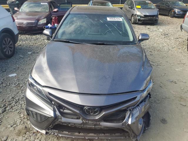 4T1S11AK0PU808942 - 2023 TOYOTA CAMRY SE NIGHT SHADE GRAY photo 5