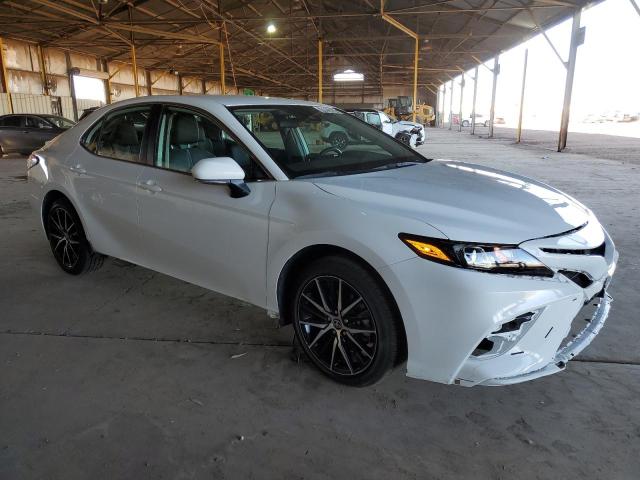 4T1G11AK7PU079148 - 2023 TOYOTA CAMRY SE NIGHT SHADE WHITE photo 4