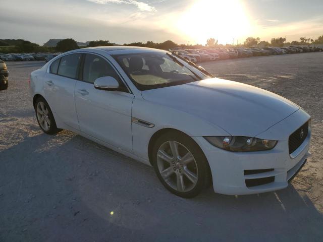 SAJAD4FN4JCP25170 - 2018 JAGUAR XE PREMIUM WHITE photo 4