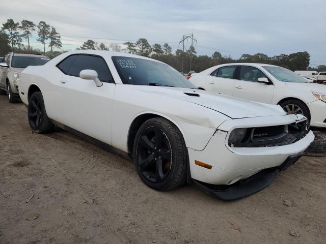 2C3CDYAG3EH184997 - 2014 DODGE CHALLENGER SXT WHITE photo 4