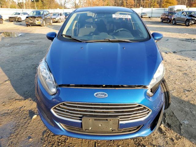 3FADP4BJ7JM147558 - 2018 FORD FIESTA SE BLUE photo 5