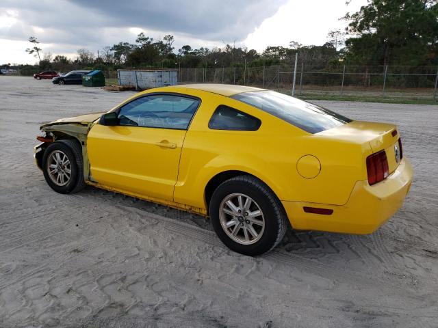 1ZVFT80N365207549 - 2006 FORD MUSTANG YELLOW photo 2