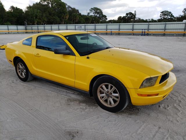 1ZVFT80N365207549 - 2006 FORD MUSTANG YELLOW photo 4