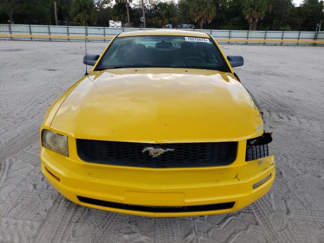1ZVFT80N365207549 - 2006 FORD MUSTANG YELLOW photo 5