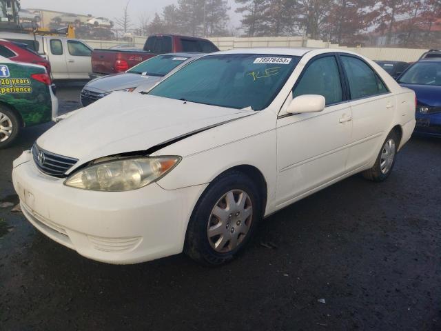 4T1BE32K35U614594 - 2005 TOYOTA CAMRY LE WHITE photo 1