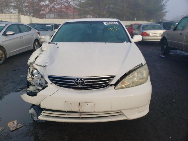 4T1BE32K35U614594 - 2005 TOYOTA CAMRY LE WHITE photo 5