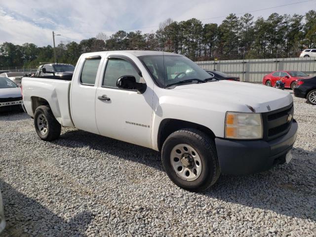 1GCEC19X27Z596303 - 2007 CHEVROLET SILVERADO C1500 CLASSIC WHITE photo 4