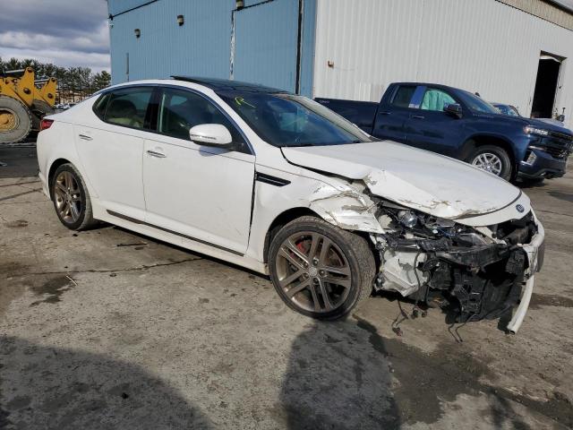 5XXGR4A63DG233292 - 2013 KIA OPTIMA SX WHITE photo 4