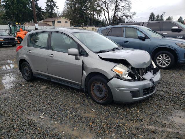 3N1BC13E88L424119 - 2008 NISSAN VERSA S GRAY photo 4