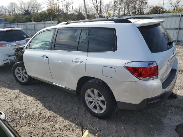 5TDBK3EH1DS240695 - 2013 TOYOTA HIGHLANDER BASE WHITE photo 2