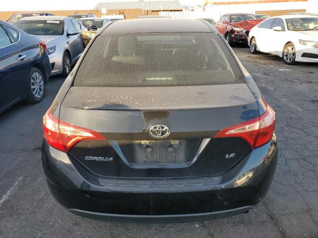 5YFBURHEXJP785555 - 2018 TOYOTA COROLLA L BLACK photo 6