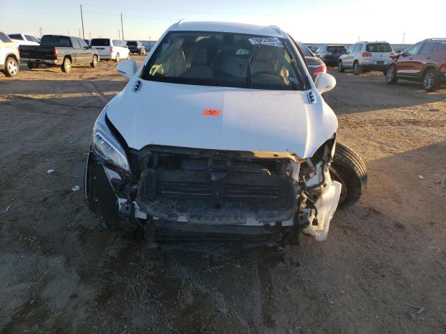 LRBFXCSA8LD127376 - 2020 BUICK ENVISION ESSENCE WHITE photo 5