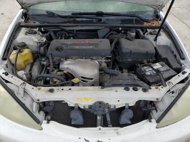 JTDBE32K440248493 - 2004 TOYOTA CAMRY LE WHITE photo 11