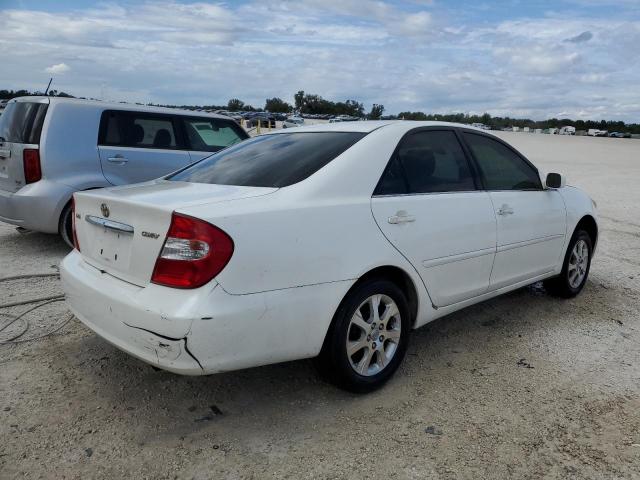 JTDBE32K440248493 - 2004 TOYOTA CAMRY LE WHITE photo 3