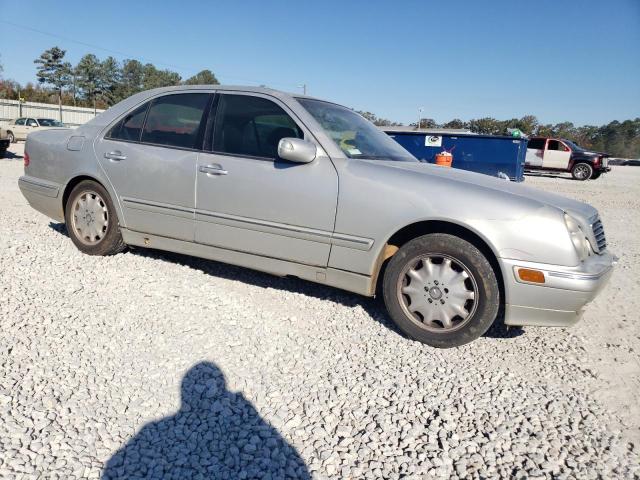 WDBJF65J4YA984233 - 2000 MERCEDES-BENZ E 320 SILVER photo 4