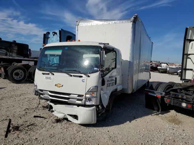 54DKFS1F5NSA70108 - 2022 CHEVROLET 7500XD WHITE photo 2