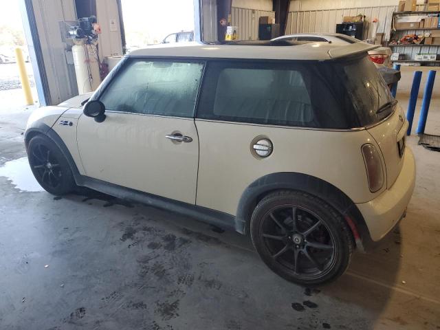 WMWRE334X4TD81272 - 2004 MINI COOPER S WHITE photo 2