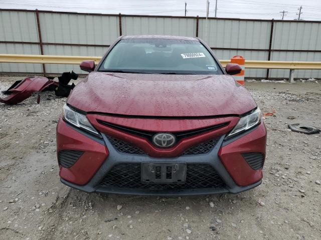 4T1B11HK6JU565585 - 2018 TOYOTA CAMRY L BURGUNDY photo 5