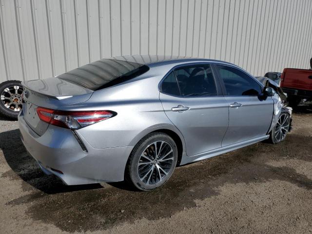 4T1B11HK1JU569219 - 2018 TOYOTA CAMRY L SILVER photo 3