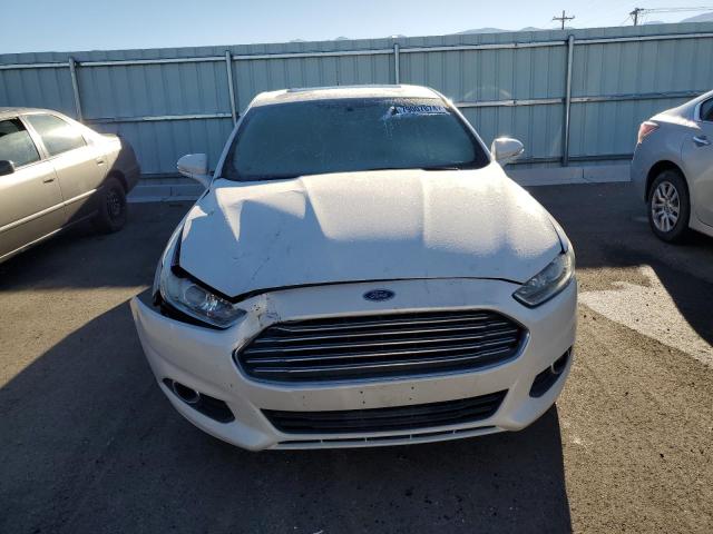 3FA6P0H98GR106527 - 2016 FORD FUSION SE WHITE photo 5