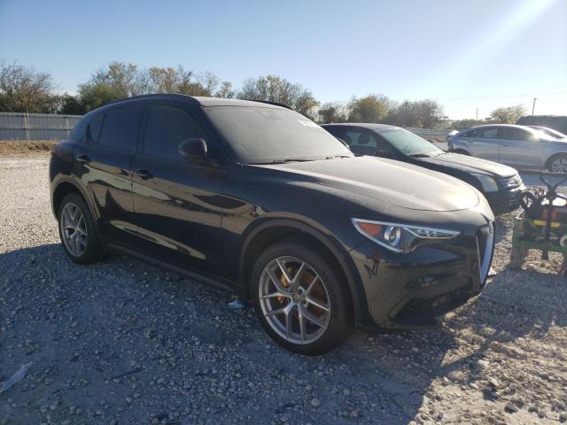ZASFAKNN7J7C00400 - 2018 ALFA ROMEO STELVIO TI SPORT BLACK photo 4