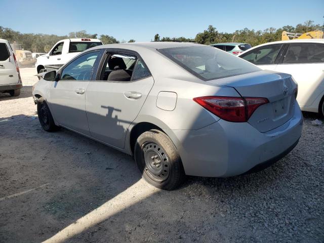 5YFBURHE7JP846070 - 2018 TOYOTA COROLLA L SILVER photo 2