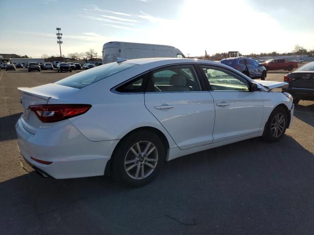 5NPE24AF2FH147409 - 2015 HYUNDAI SONATA SE WHITE photo 3