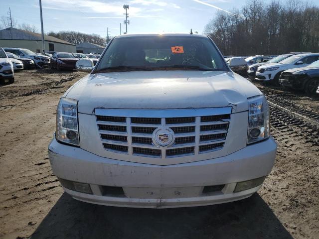 1GYS4HEF4BR113693 - 2011 CADILLAC ESCALADE ESV LUXURY WHITE photo 5