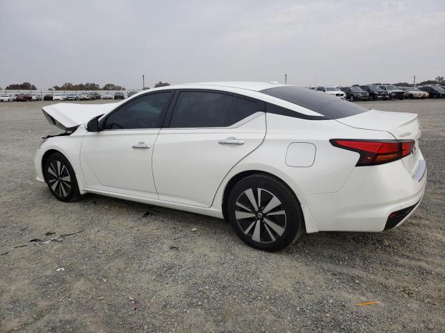 1N4BL4DV5NN383530 - 2022 NISSAN ALTIMA SV WHITE photo 2