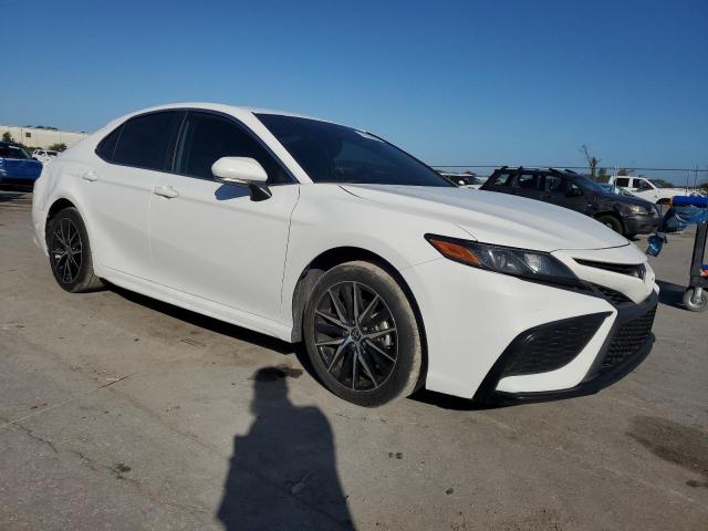 4T1T11AKXRU840305 - 2024 TOYOTA CAMRY SE NIGHT SHADE WHITE photo 4