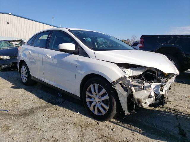 1FAHP3F21CL315701 - 2012 FORD FOCUS SE WHITE photo 4