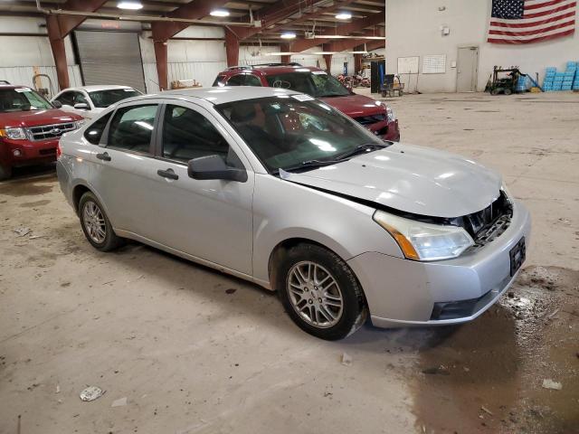 1FAHP35N89W221866 - 2009 FORD FOCUS SE SILVER photo 4