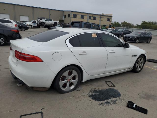 SAJAR4FX2JCP31326 - 2018 JAGUAR XE WHITE photo 3