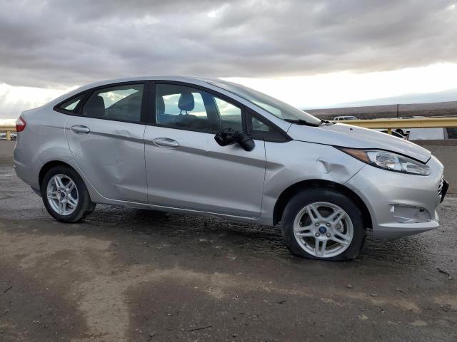 3FADP4BJ4KM163718 - 2019 FORD FIESTA SE SILVER photo 4