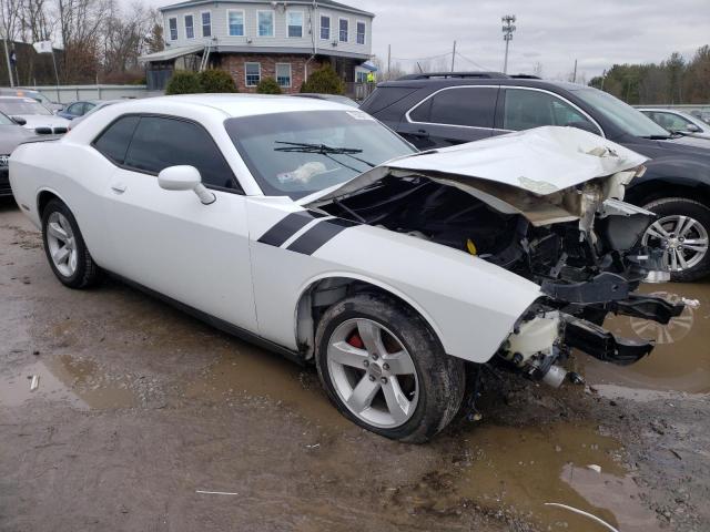 2C3CDYAG4DH742340 - 2013 DODGE CHALLENGER SXT WHITE photo 4