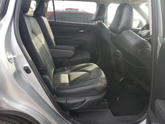 5TDGZRAH2MS064038 - 2021 TOYOTA HIGHLANDER XLE SILVER photo 10