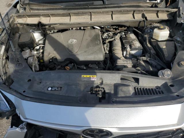 5TDGZRAH2MS064038 - 2021 TOYOTA HIGHLANDER XLE SILVER photo 11