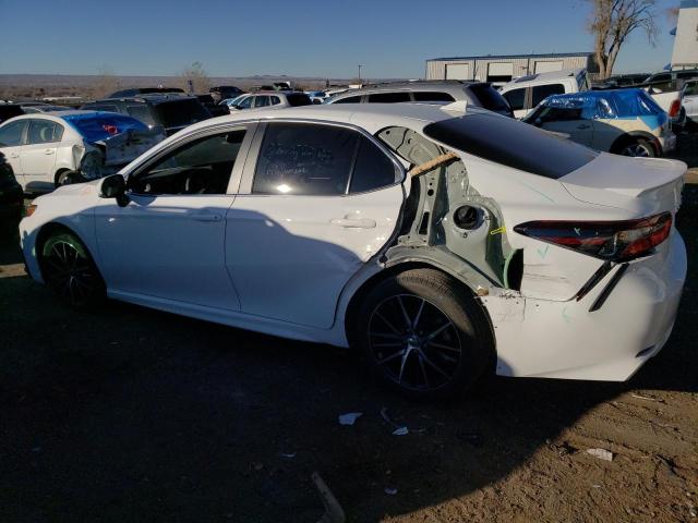 4T1S11AK6PU825664 - 2023 TOYOTA CAMRY SE NIGHT SHADE WHITE photo 2