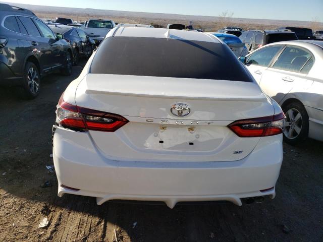 4T1S11AK6PU825664 - 2023 TOYOTA CAMRY SE NIGHT SHADE WHITE photo 6