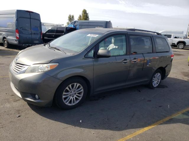 2012 TOYOTA SIENNA XLE, 