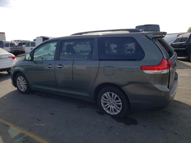 5TDYK3DC2CS190498 - 2012 TOYOTA SIENNA XLE GRAY photo 2