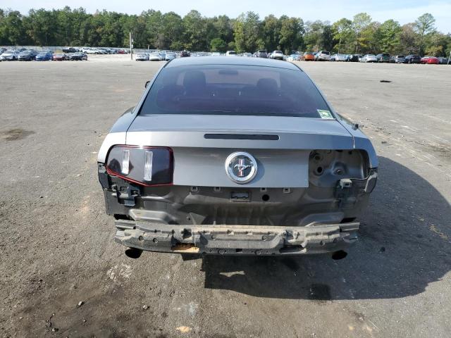 1ZVBP8AM8B5158853 - 2011 FORD MUSTANG GRAY photo 6