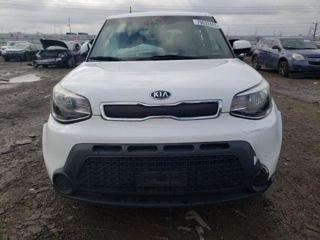 KNDJN2A25F7220655 - 2015 KIA SOUL WHITE photo 5