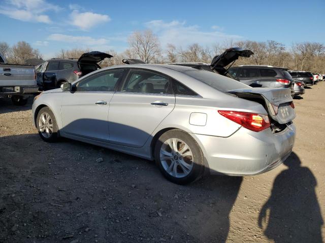 5NPEC4AC3CH450018 - 2012 HYUNDAI SONATA SE SILVER photo 2