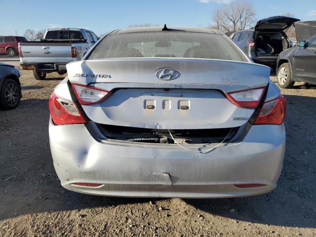 5NPEC4AC3CH450018 - 2012 HYUNDAI SONATA SE SILVER photo 6