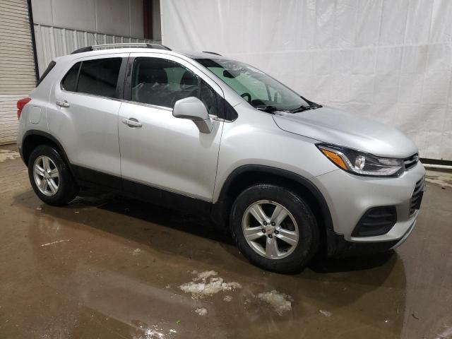 KL7CJPSBXJB563268 - 2018 CHEVROLET TRAX 1LT SILVER photo 4