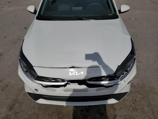 3KPF24AD3PE684427 - 2023 KIA FORTE LX WHITE photo 11